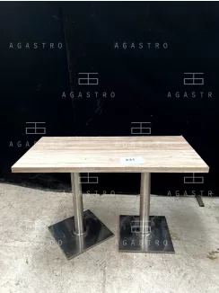 Éttermi asztal rozsdamentes lábakkal