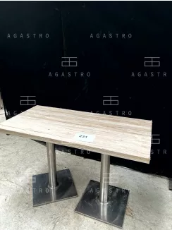 Éttermi asztal rozsdamentes lábakkal