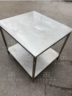 Használt rozsdamentes asztal alsó polccal