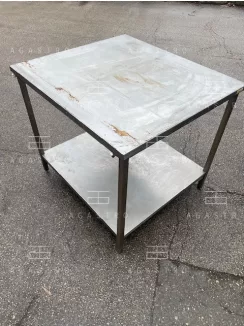 Használt rozsdamentes asztal alsó polccal