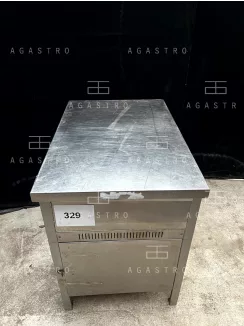 Rozsdamentes asztal tárolóval