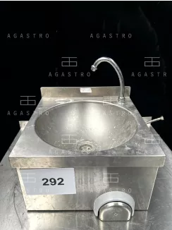 Fali kézmosó térdkapcsolóval és takaróborítással