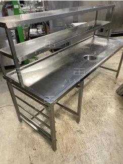 Rozsdamentes asztal átadó polccal