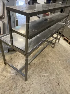 Rozsdamentes asztal átadó polccal